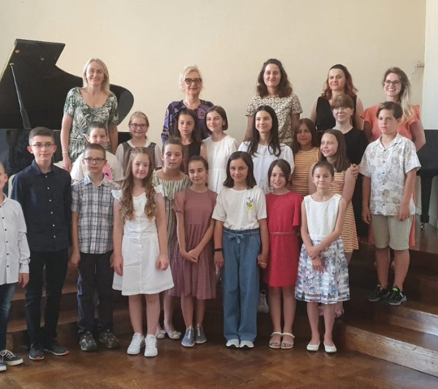 c2721be6-83bd-4237-83e0-73106e4cd8c4